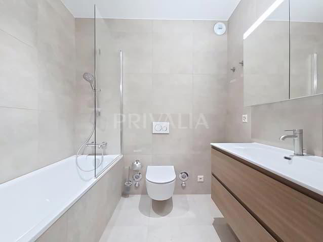 2i6D5_lookmove_237851765_6.jpg