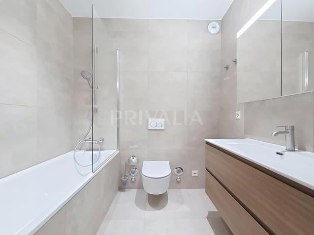 2i6D5_lookmove_237851765_6.jpg