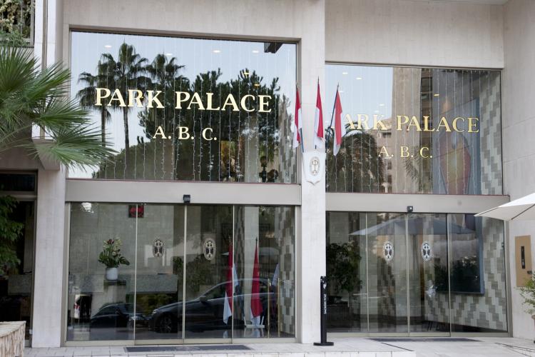 PARK PALACE - STUDIO AVEC TERRASSE - CARRÉ OR