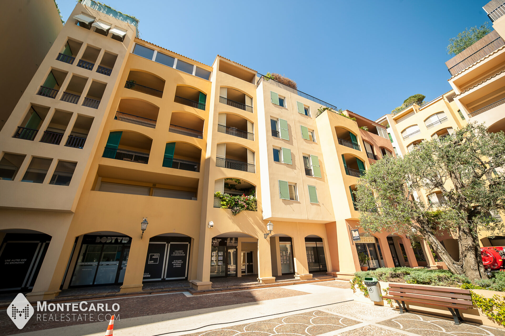 FONTVIEILLE - BUREAUX ADMINISTRATIFS - LE BOTTICELLI