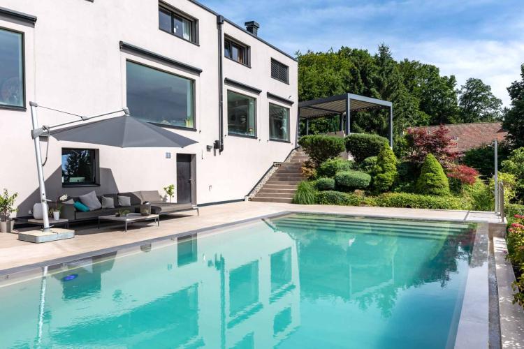 Villa moderne de standing de plus de 350 m² avec vue sur le lac