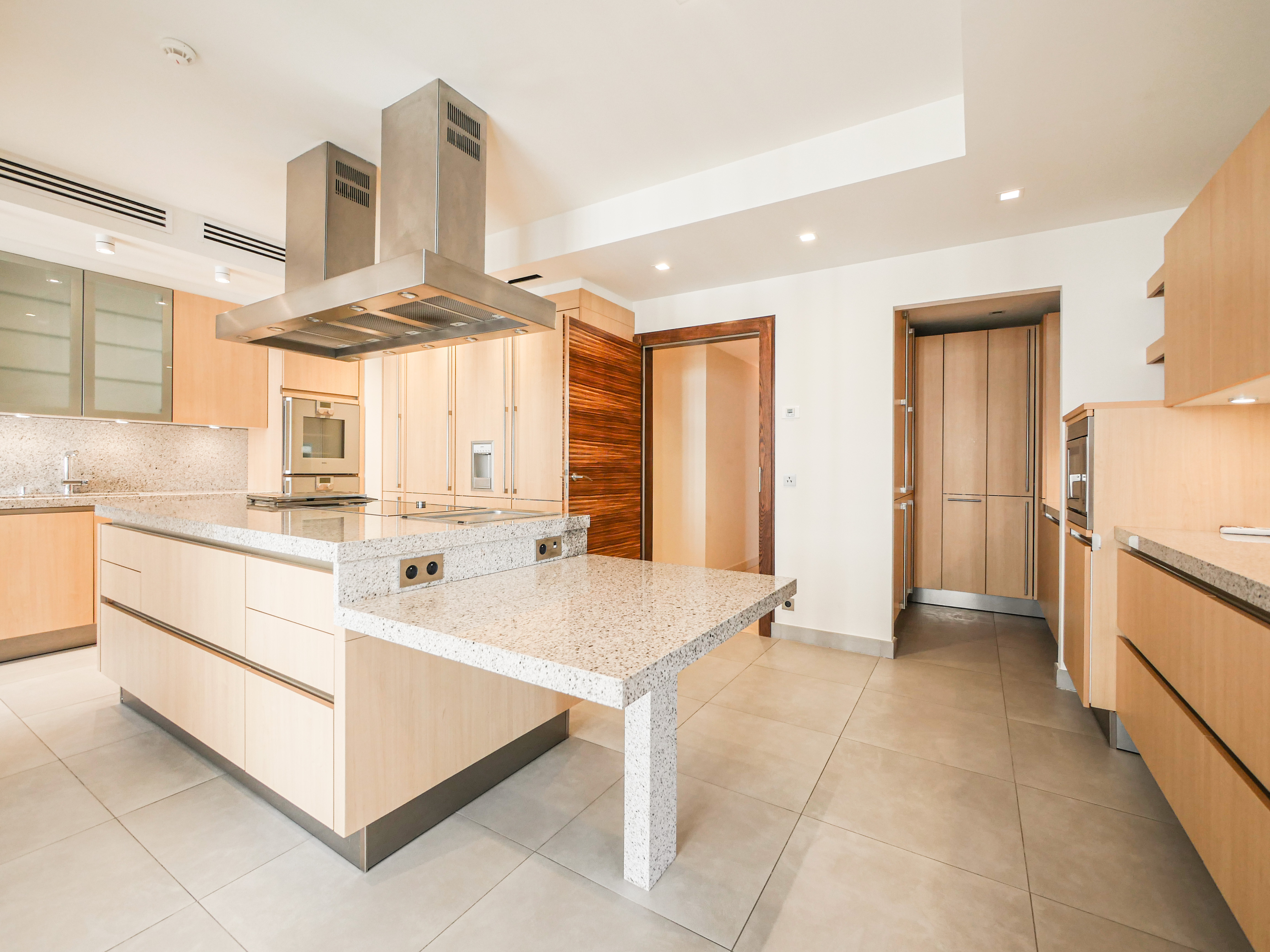 PALAZZO LEONARDO - APPARTEMENT SUR UN ÉTAGE ENTIER - VUE MER
