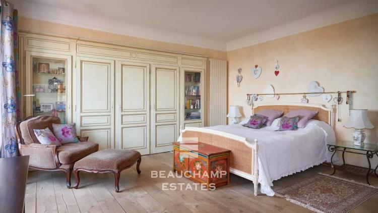 Bastide en pierre 6 chambres avec vue mer panoramique dans un domaine fermé à Mougins