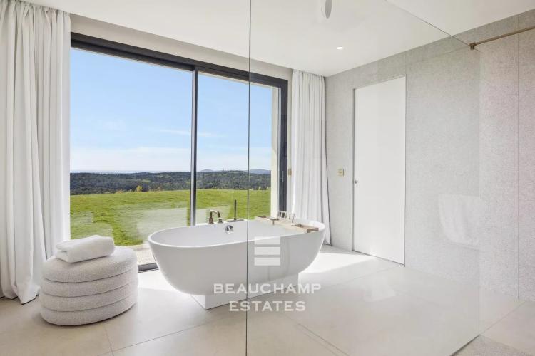 Villa contemporaine neuve 6 chambres avec vue mer à Roquefort-les-Pins