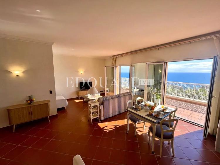 Dans un domaine privé et sécurisé, à vendre villa de prestige avec vue panoramique sur la Principauté de Monaco
