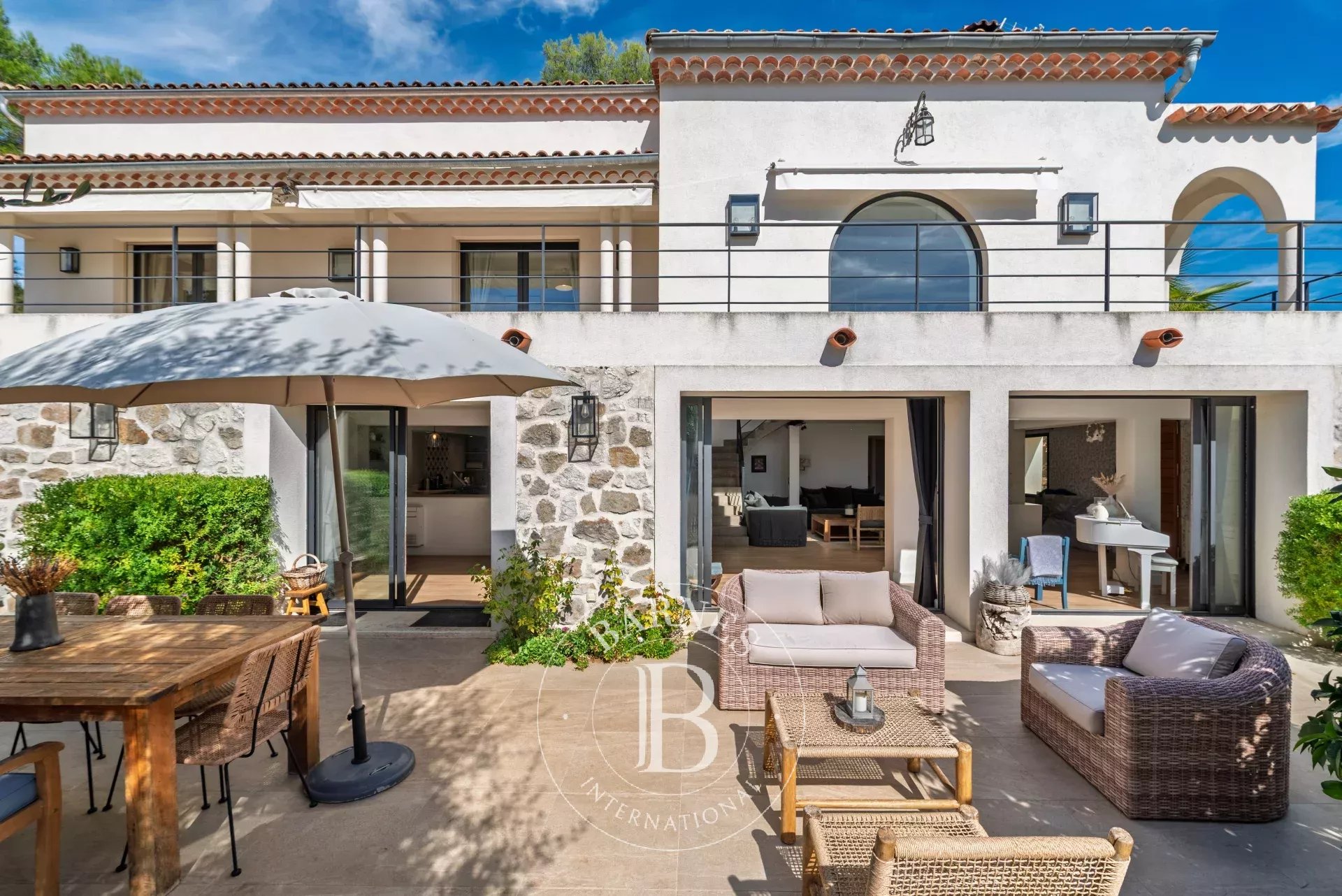 Roquefort-les-Pins - Villa de caractère avec maison d’amis et 3 appartements indépendants - 9 chambres