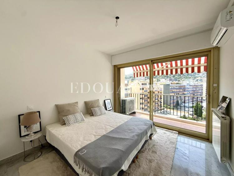 Trois pièces en dernier étage avec deux terrasses,  superbe vue mer panoramique, cave et garage