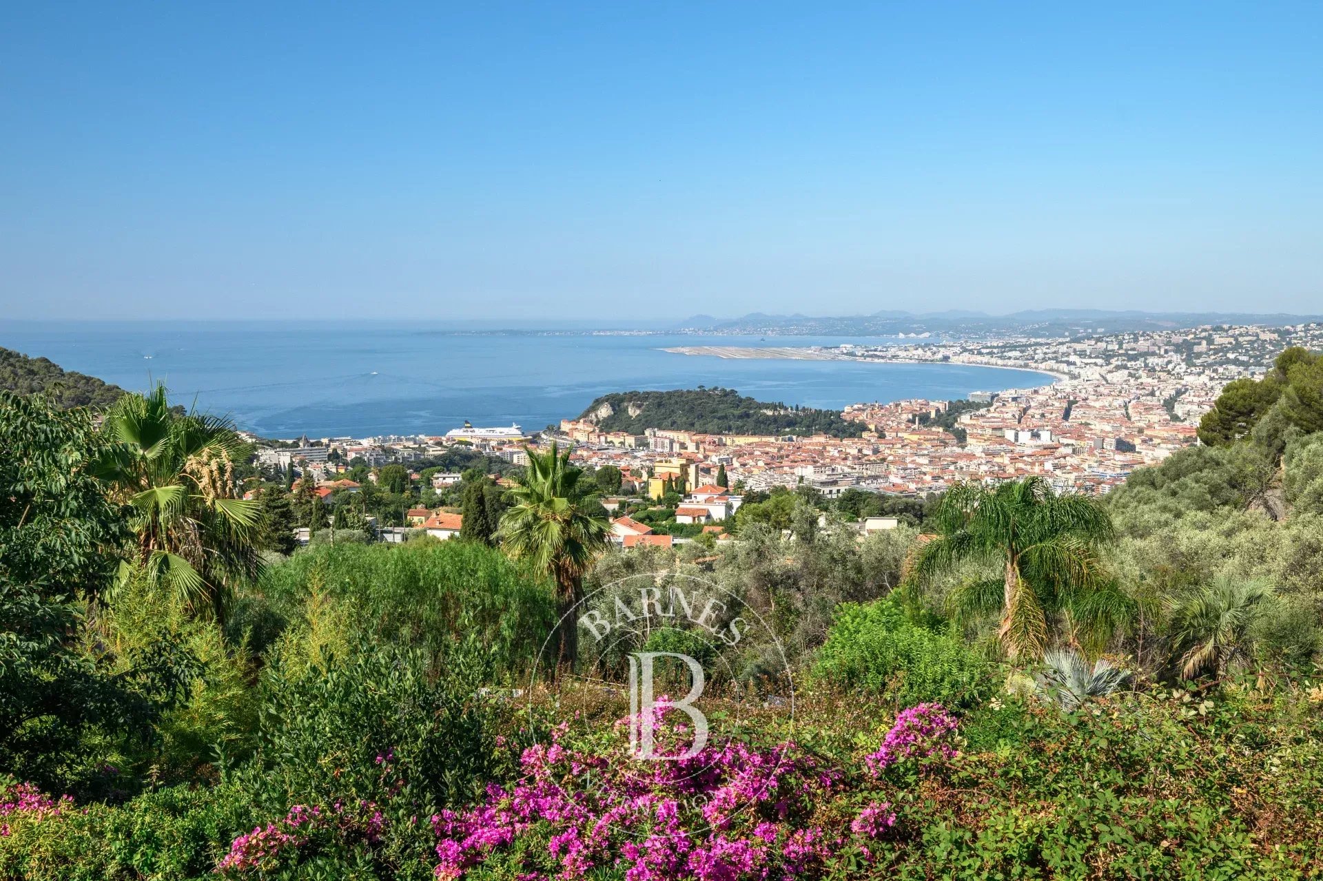 NICE – SECTEUR VINAIGRIER - VASTE PROPRIÉTÉ D'EXCEPTION AVEC MAISON D'HÔTES, PISCINE, TENNIS ET VUE PANORAMIQUE