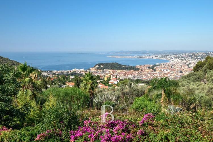 NICE – SECTEUR VINAIGRIER - VASTE PROPRIÉTÉ D'EXCEPTION AVEC MAISON D'HÔTES, PISCINE, TENNIS ET VUE PANORAMIQUE