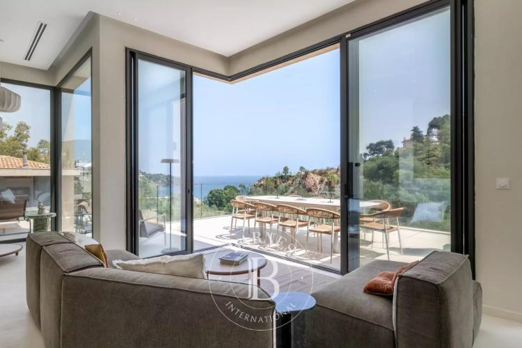 THÉOULE-SUR-MER - VILLA CONTEMPORAINE VUE MER