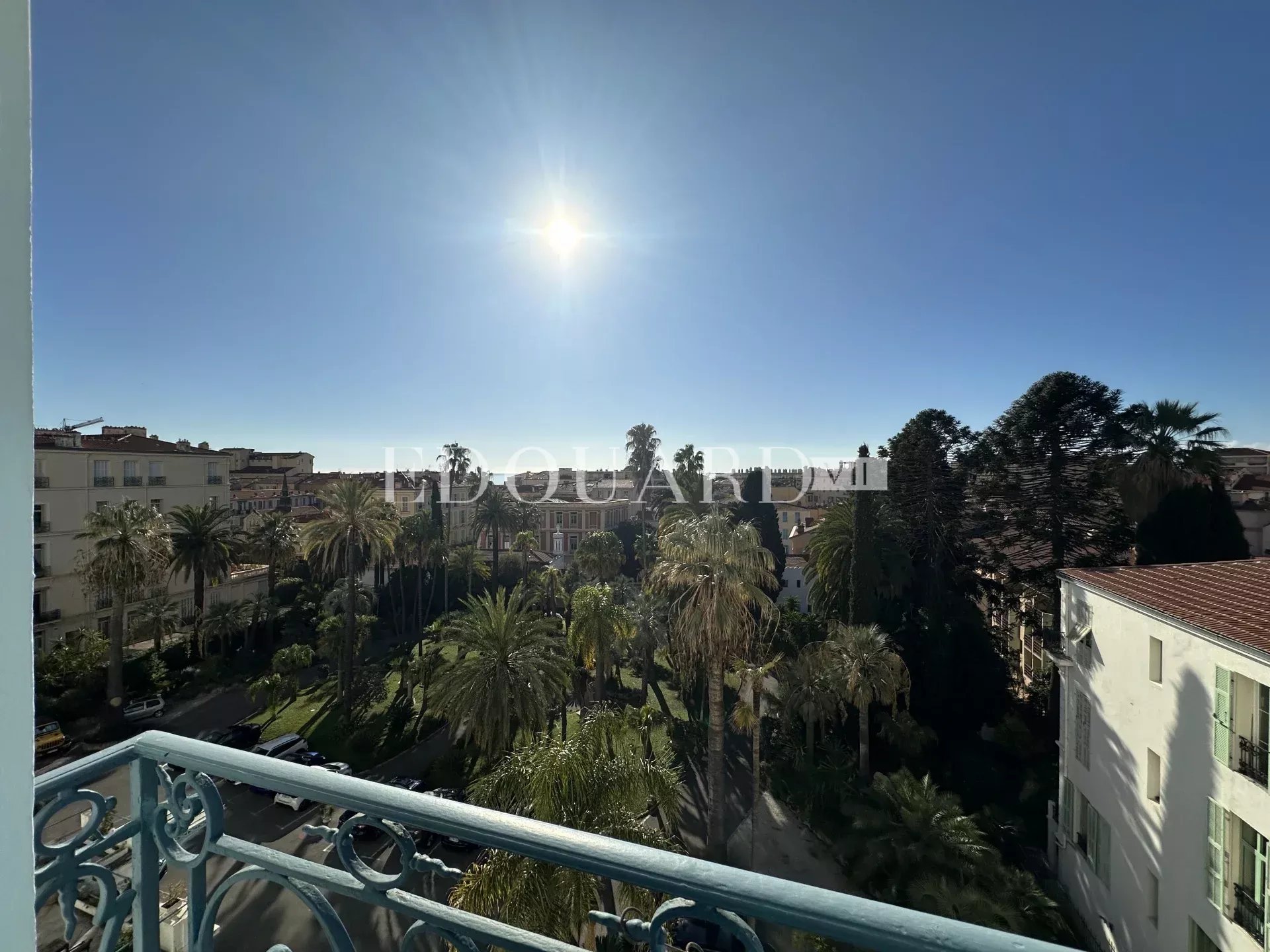 En exclusivité viager occupé sur une tête née en 1947, avec 600.000 € de bouquet plus 470 € de rente mensuelle