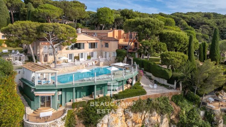 Saint-Jean-Cap-Ferrat – Villa Provençale avec Vue Mer Panoramique et Piscine Chauffée