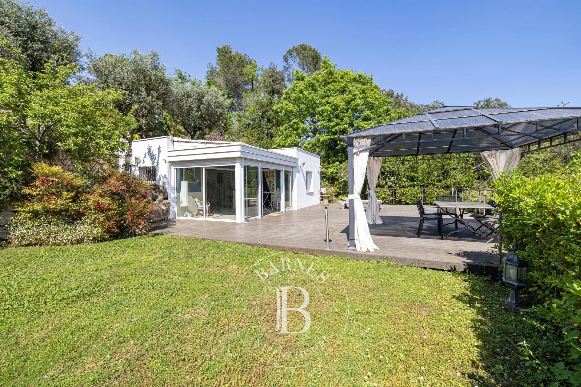 Valbonne - Domaine fermé - Exceptionnelle propriété au calme avec maison d'amis à 3 minutes du village