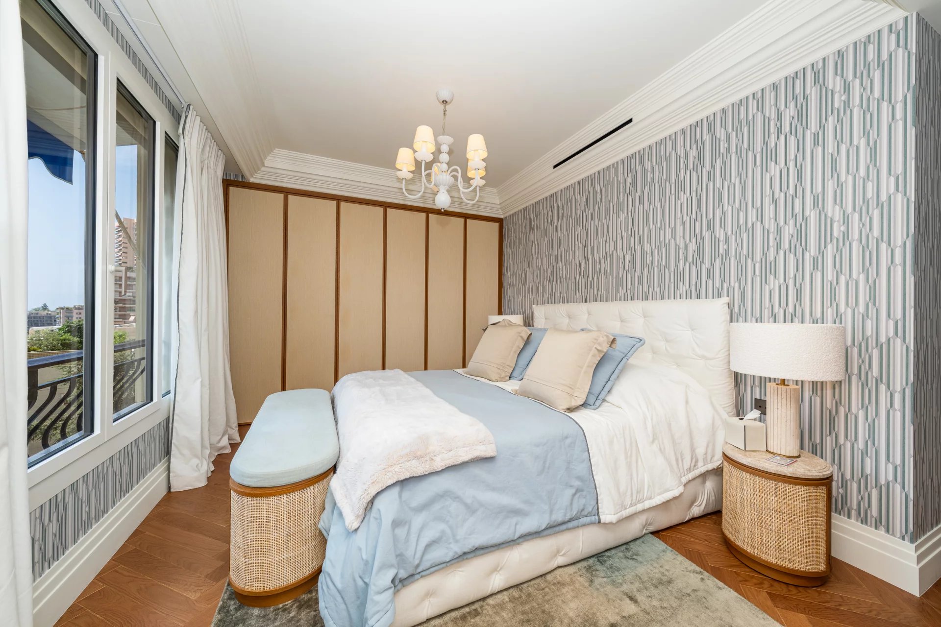 Appartement luxueusement rénové avec vue sur la mer