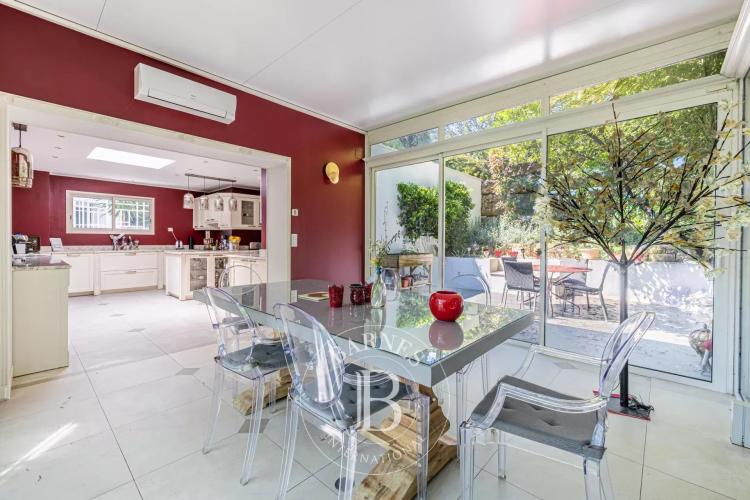 Valbonne - Domaine fermé - Exceptionnelle propriété au calme avec maison d'amis à 3 minutes du village
