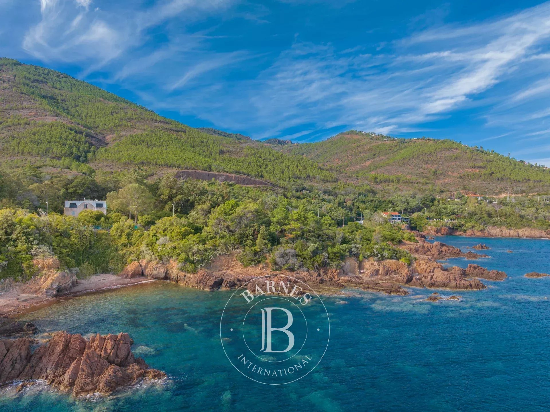 SAINT-RAPHAËL - PROPRIÉTÉ EN BORD DE MER À RÉNOVER