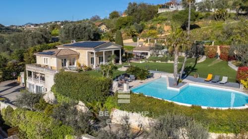 Co-Exclusivité - Villa néo-provençale 5 chambres avec piscine - Nice Fabron