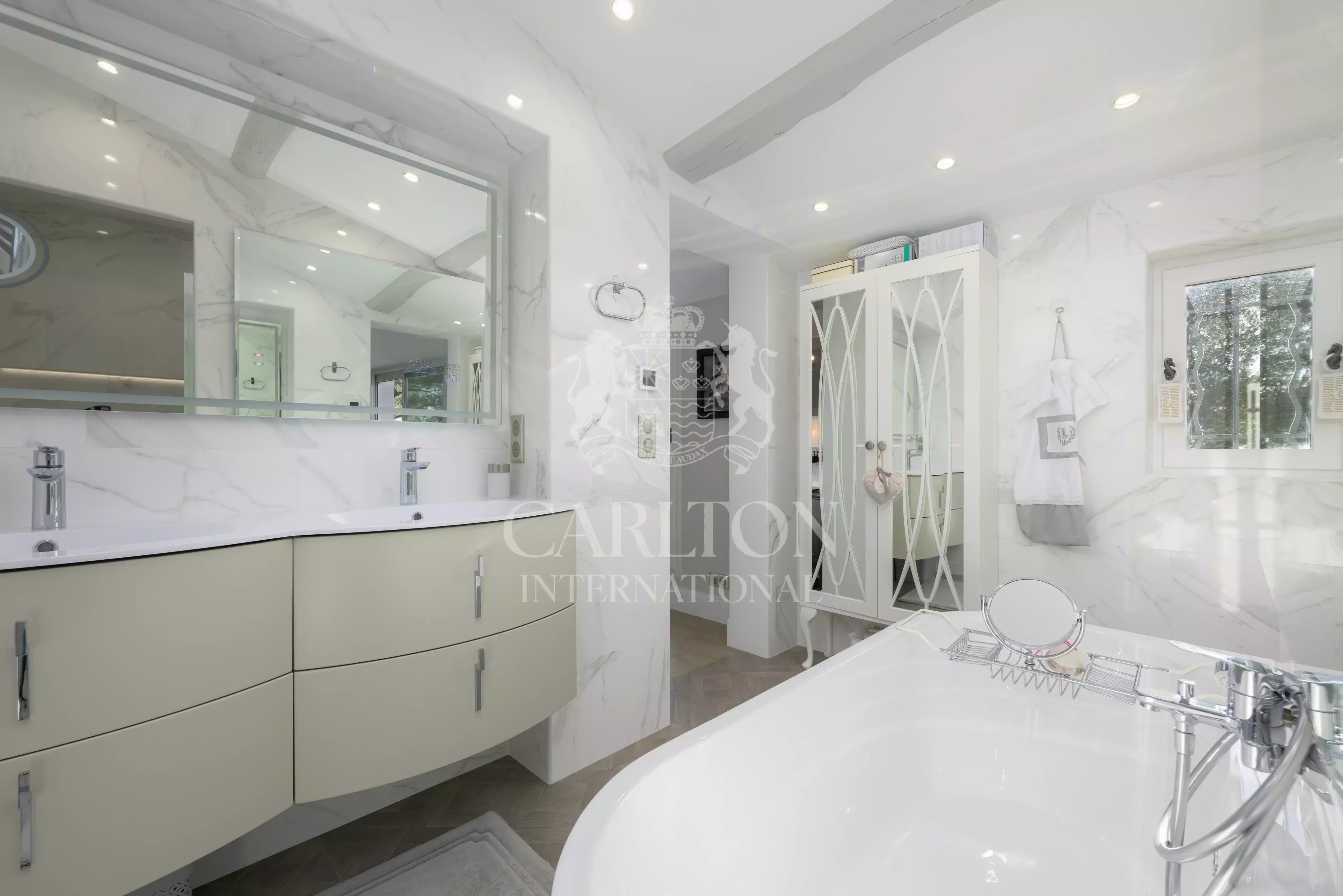 Èze – Élégante villa provençale avec vue mer exceptionnelle