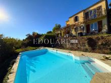 Villa à rénover avec piscine et vue panoramique exceptionnelle sur la mer jusqu'aux côtes italiennes