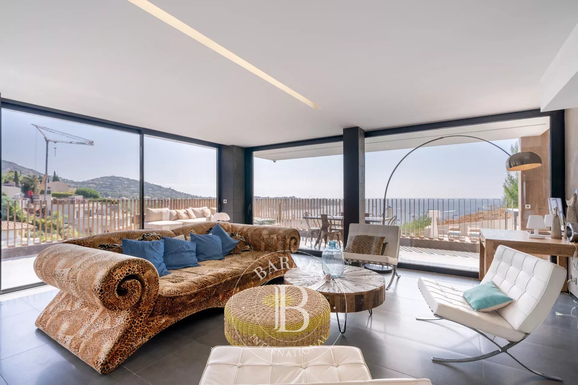 SAINT-RAPHAËL - VILLA CONTEMPORAINE - VUE MER PANORAMIQUE