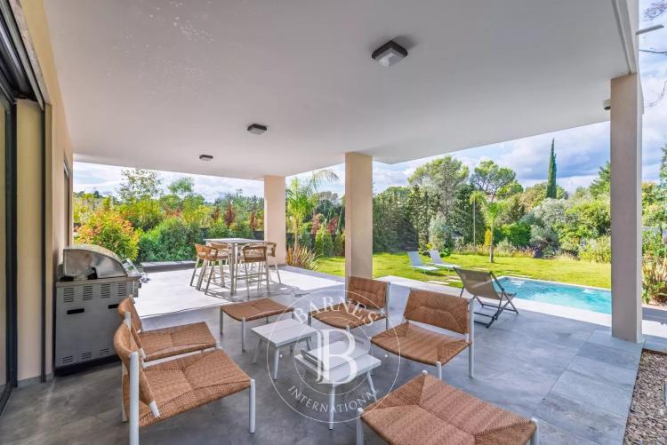 Valbonne - Villa contemporaine neuve à pied du village
