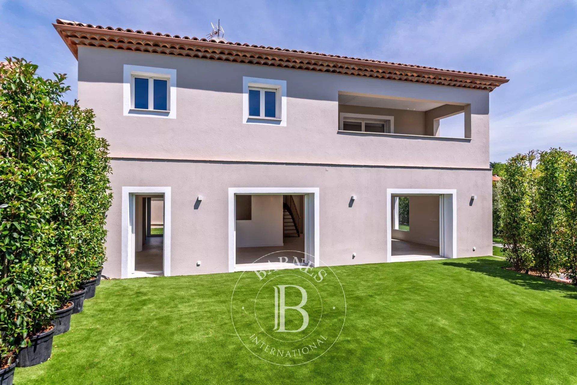 Grasse - Villa rénovée de 202 m2 au calme dans une impasse à proximité immédiate des commerces