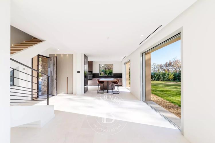 Vence - magnifique villa contemporaine neuve