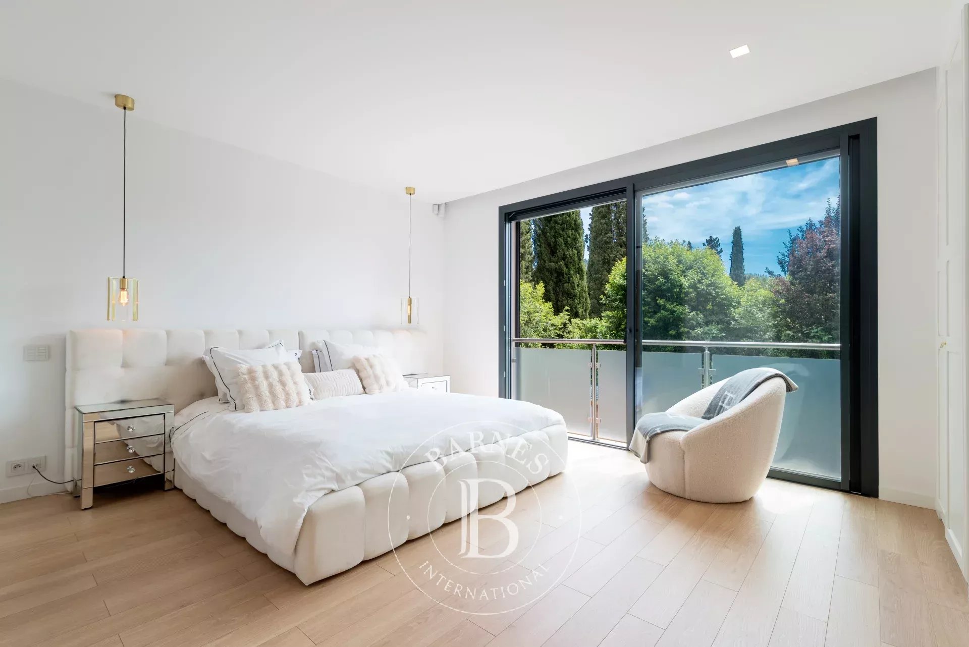 5mn de Valbonne - Magnifique maison contemporaine – 5 chambres – Domotique – Piscine – Studio indépendant