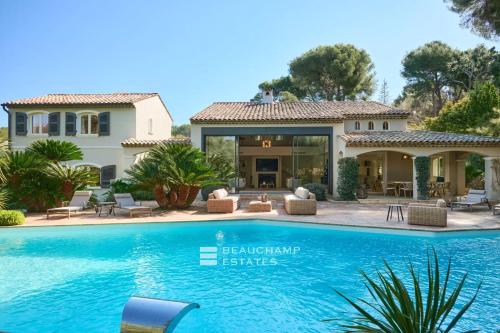 Villa néo-provencale de 5 chambres avec piscine dans un quartier résidentiel de Mougins
