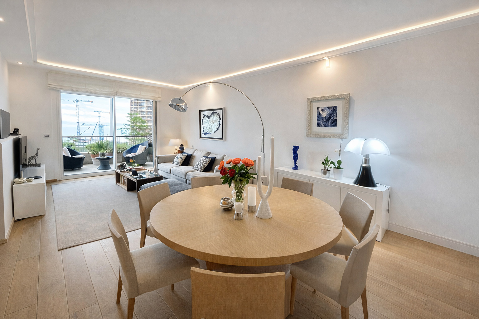 Trocadéro – Grand 2/3 pièces rénové avec vue mer, résidence avec concierge