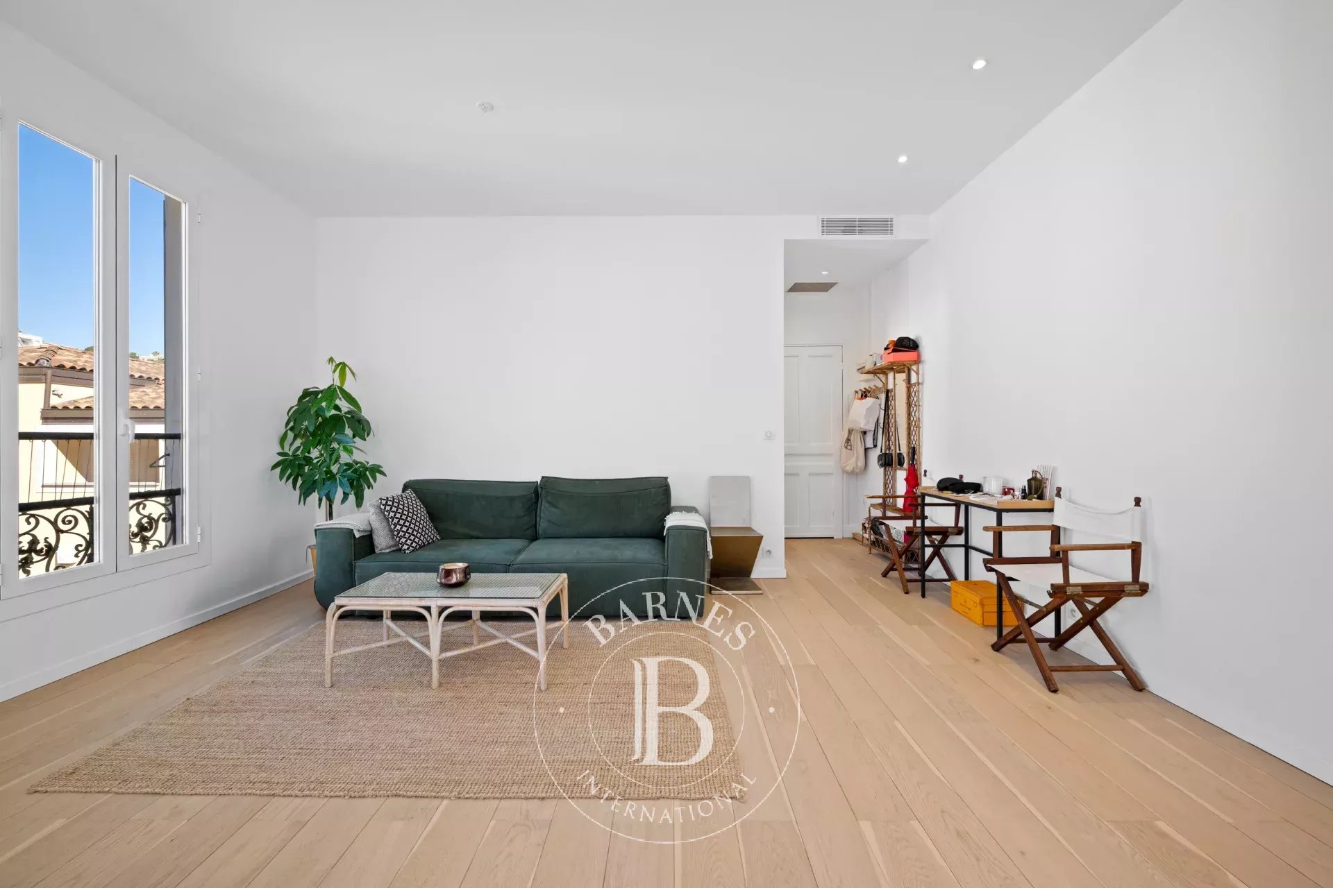 SAINT-JEAN-CAP-FERRAT – APPARTEMENT EN DERNIER ÉTAGE AVEC APERÇU MER ET JARDIN PRIVATIF
