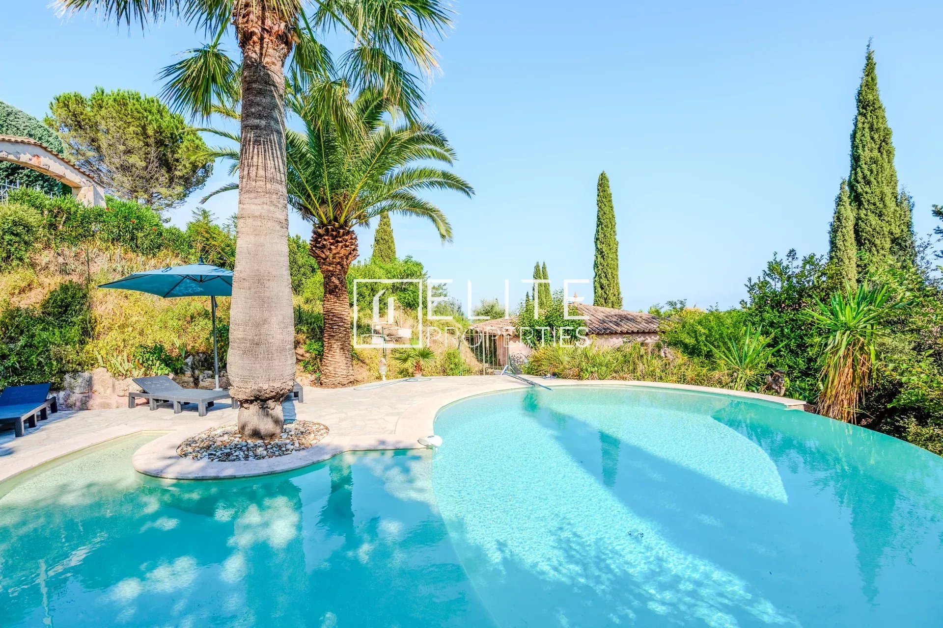 Maison de charme avec vue mer panoramique. piscine et dépendance