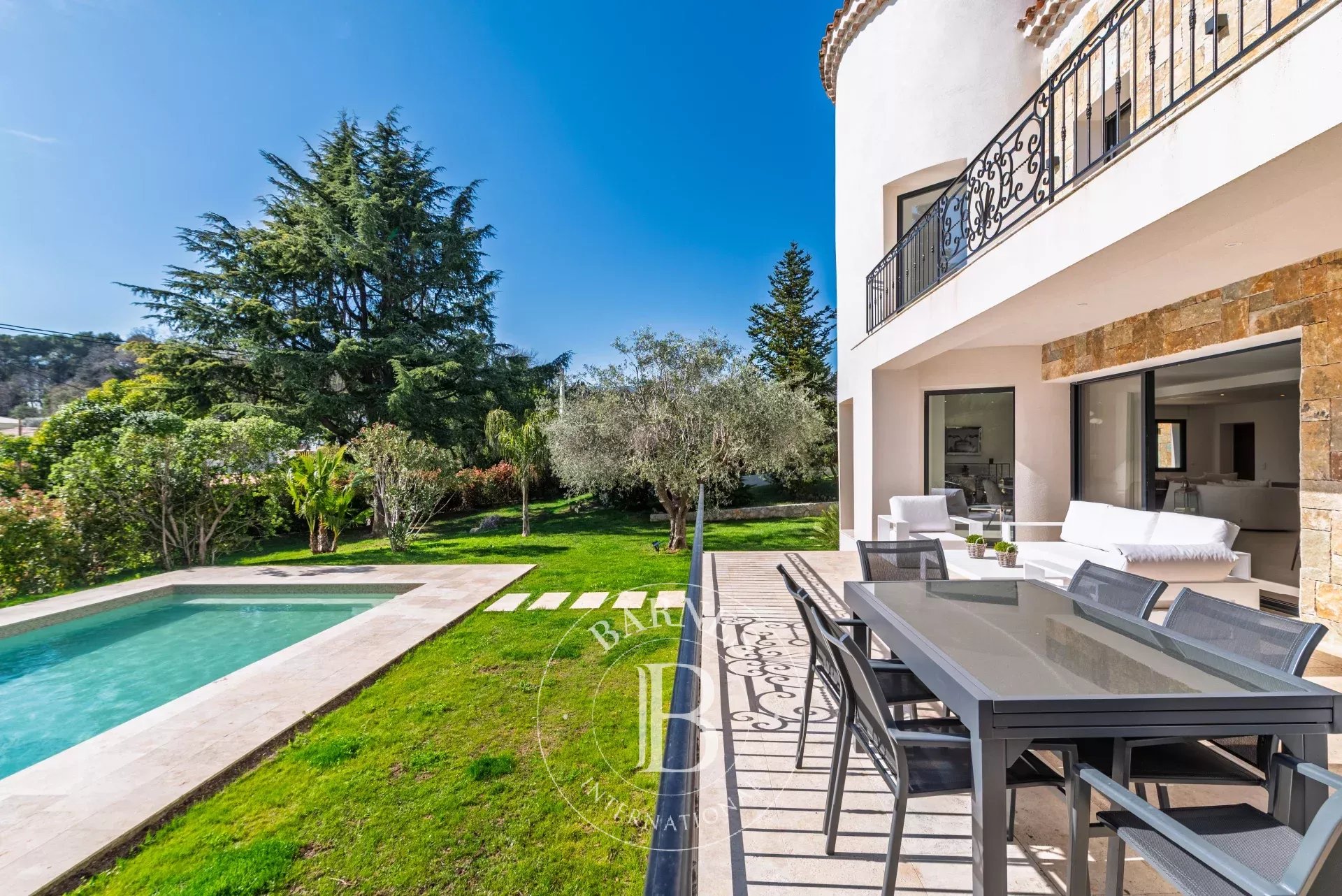5 mn du village de Valbonne - Villa rénovée 5 chambres - Au calme absolu
