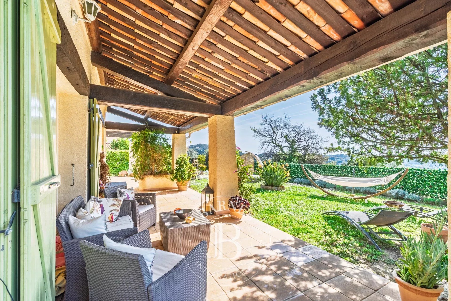 Grasse Saint-Jean - Villa avec appartement indépendant en position dominante vue mer au calme