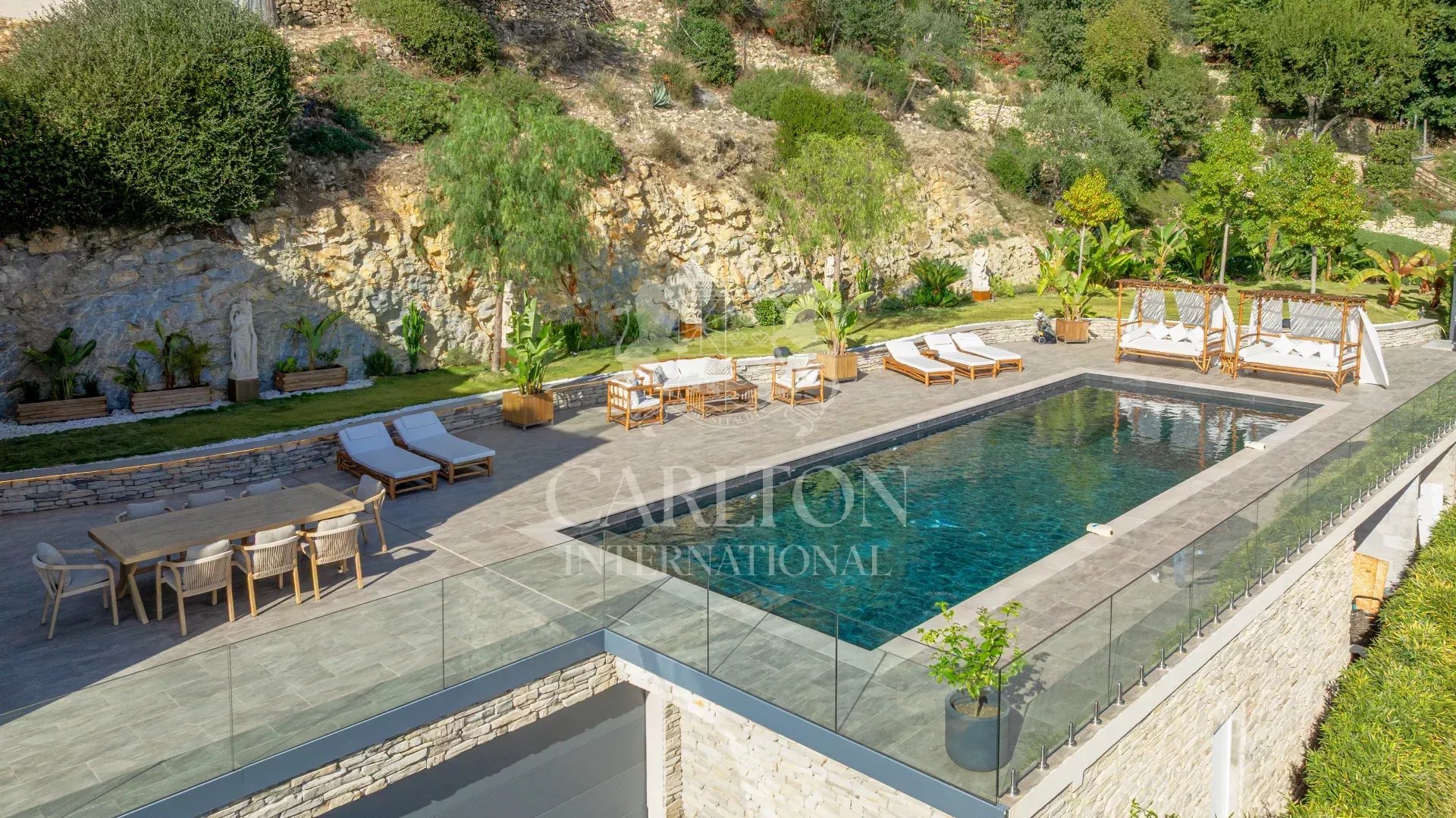 Villa contemporaine d’exception avec vue sur mer et deux piscines – Aux portes de Monaco