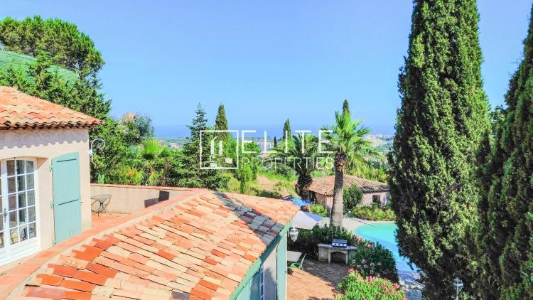 Maison de charme avec vue mer panoramique. piscine et dépendance