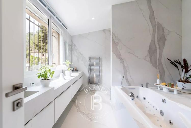 Valbonne - A pied du village - Propriété familiale rénovée - Maison d’amis - Mazet - Appartement indépendant.