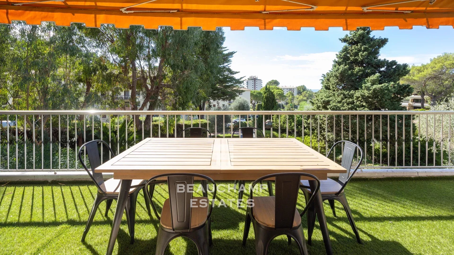 Appartement 3 pièces entièrement rénové avec vue mer - Le Cannet