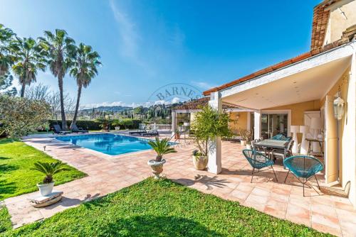 MOUGINS – DOMAINE SÉCURISÉ - VUE SUR LE VILLAGE