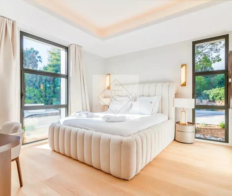 Villa contemporaine d'exception à Super Cannes – Vue mer panoramique, domaine privé et sécurisé