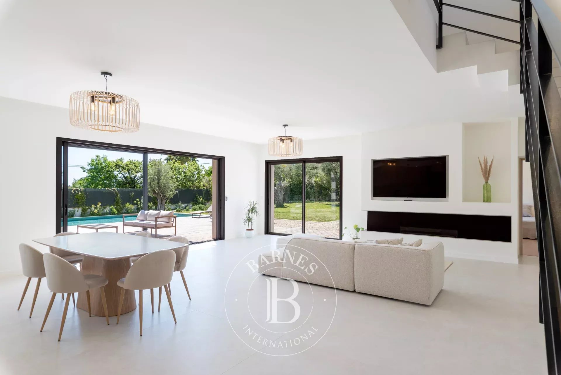 Roquefort-les-Pins - Quartier résidentiel très prisé au calme - Villa contemporaine neuve aux finitions haut de gamme