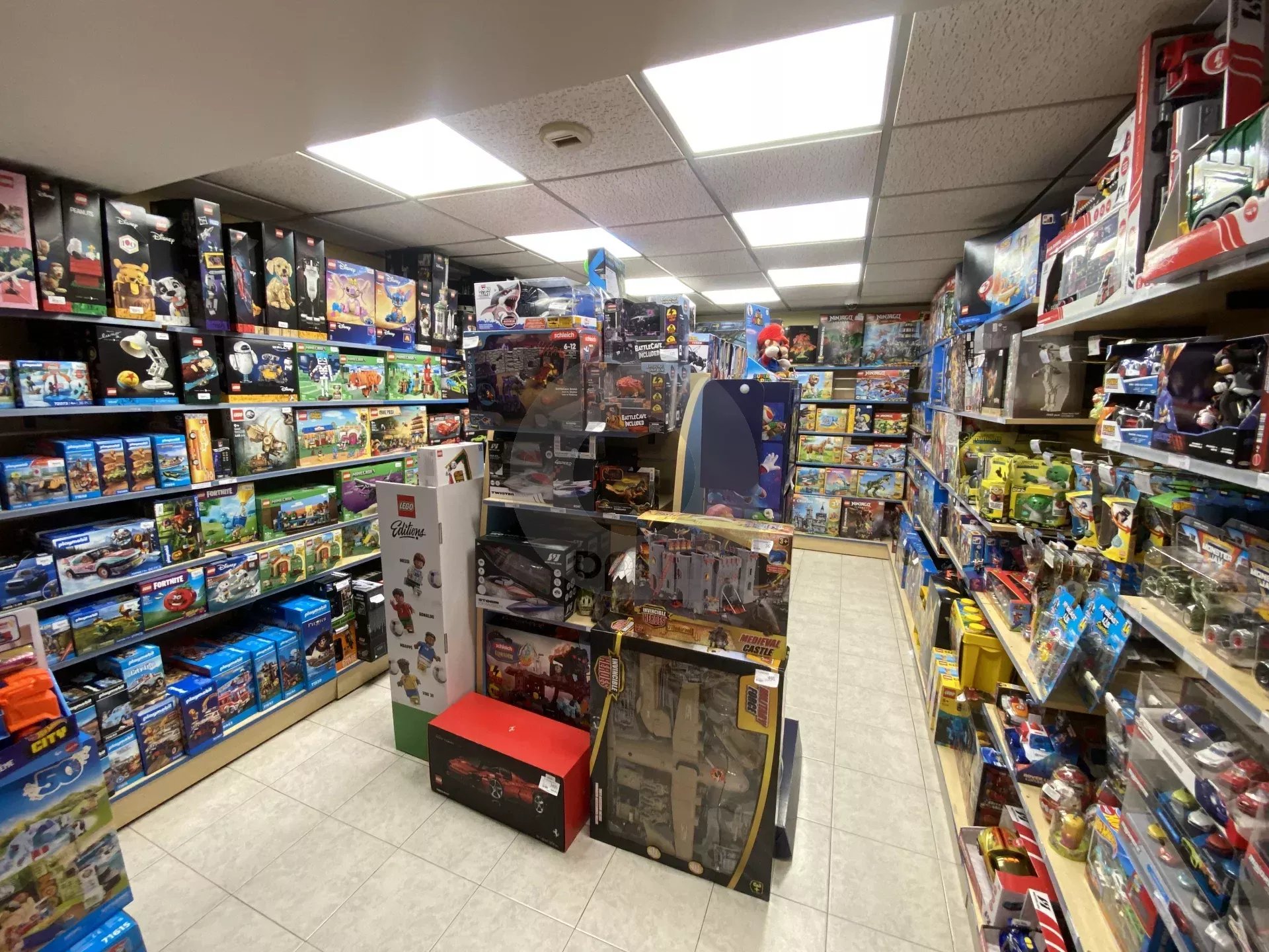 A VENDRE MENTON CARRE D'OR - FONDS DE COMMERCE JOUETS