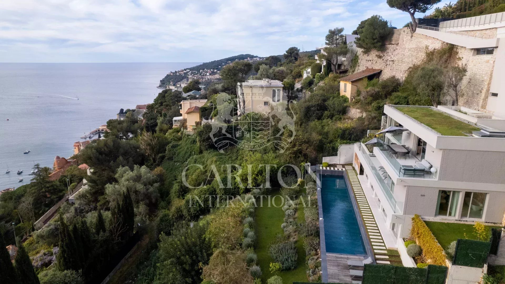 Prestigieuse villa contemporaine avec vue panoramique sur la mer