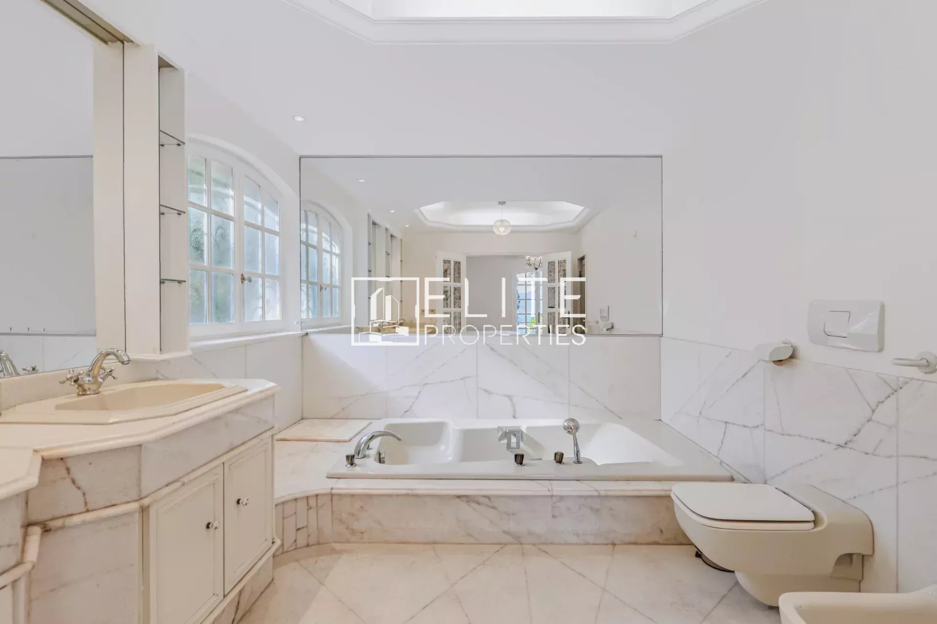 Maison de charme avec vue mer panoramique. piscine et dépendance
