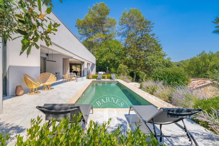 Valbonne, au pied du village, villa d'exception, piscine