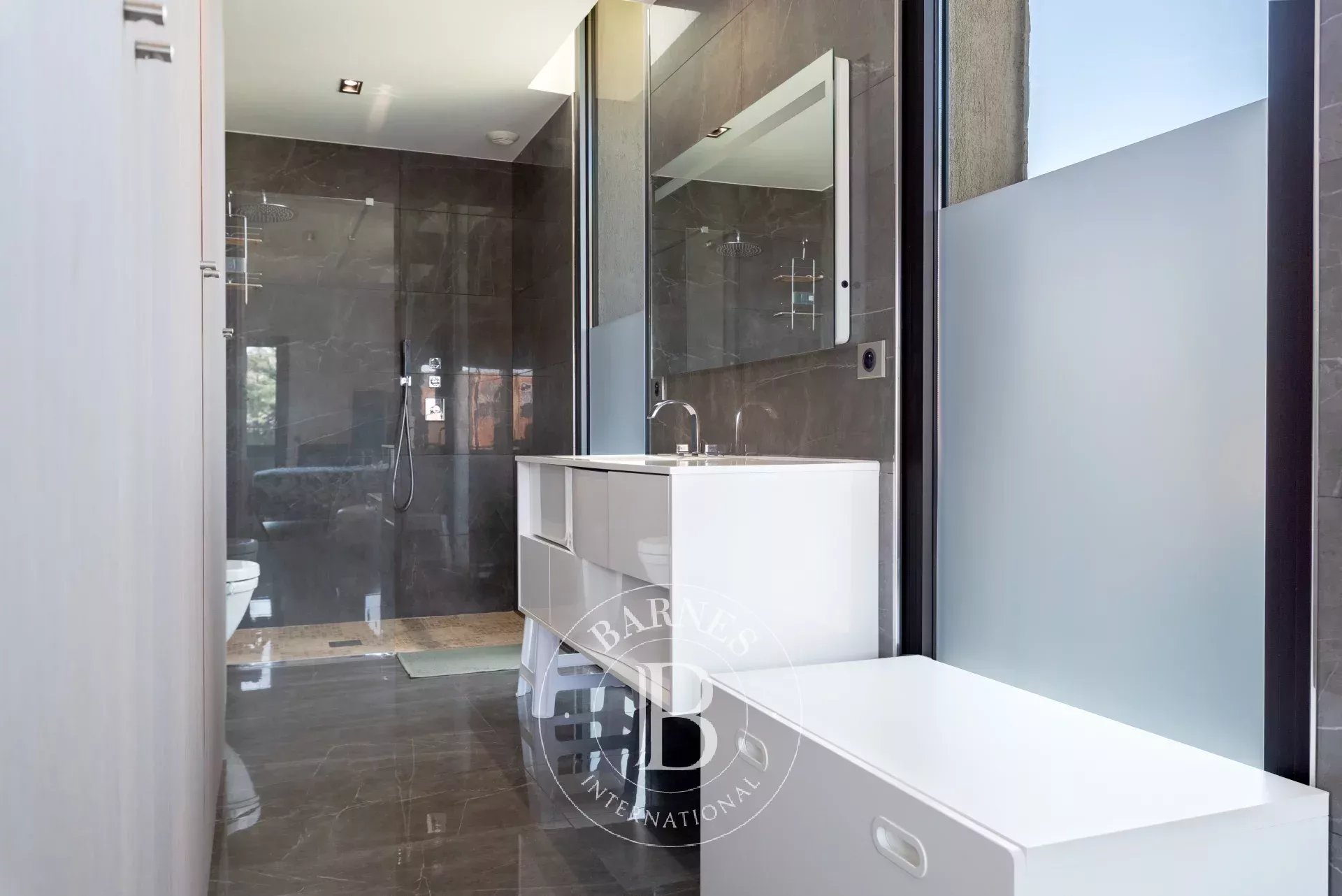 Superbe villa contemporaine avec piscine à 100 m de la plage
