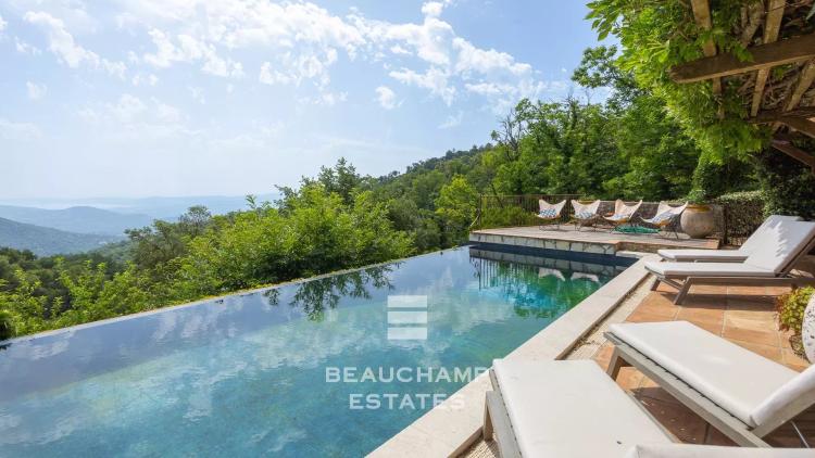 Villa de charme avec piscine et vue