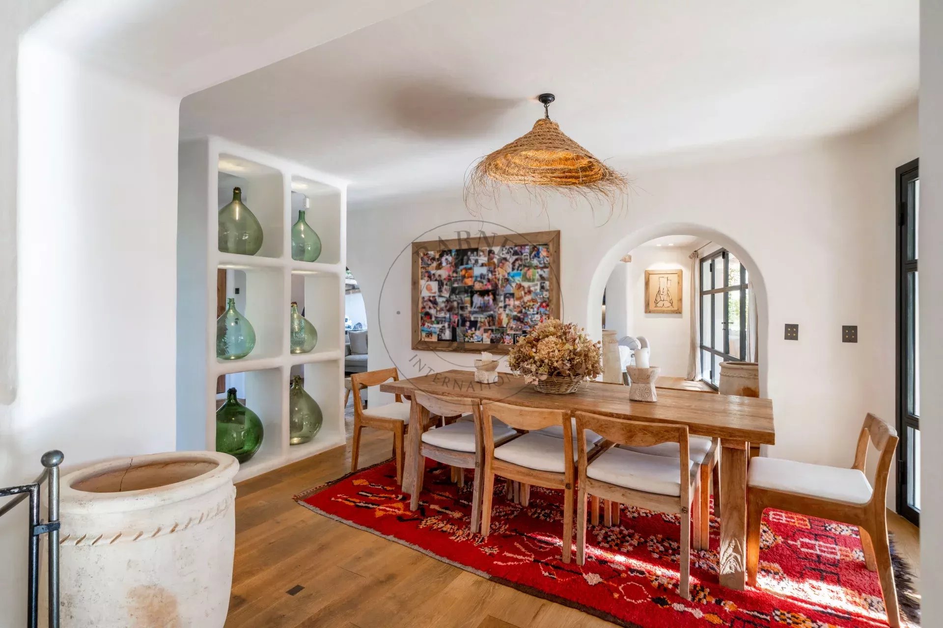MOUGINS – PROPRIÉTÉ DE CHARME – ADRESSE RECHERCHÉE