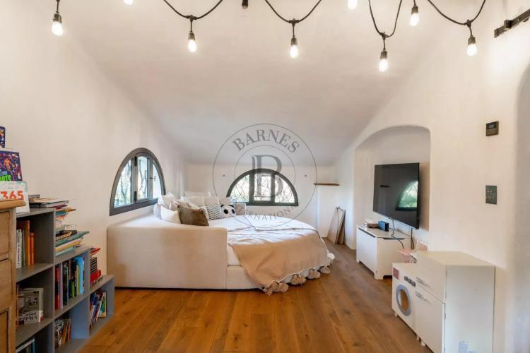 MOUGINS – PROPRIÉTÉ DE CHARME – ADRESSE RECHERCHÉE