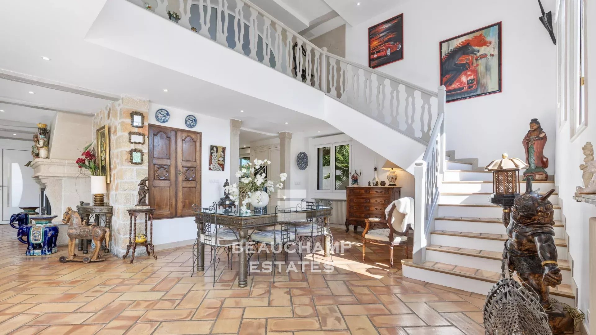 Charmante villa de 4 chambres avec piscine et vue dégagée à Mandelieu